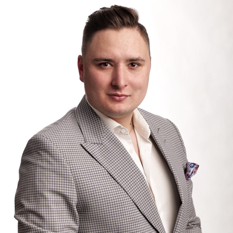 Maciej Krysiński - AlmaMed
